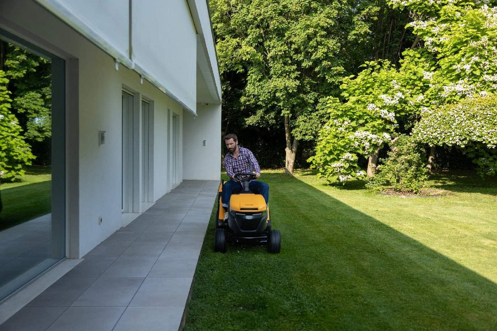 Stiga Akku-Rasentraktor Estate 598e mit 5 A Ladegerät, ohne Akku