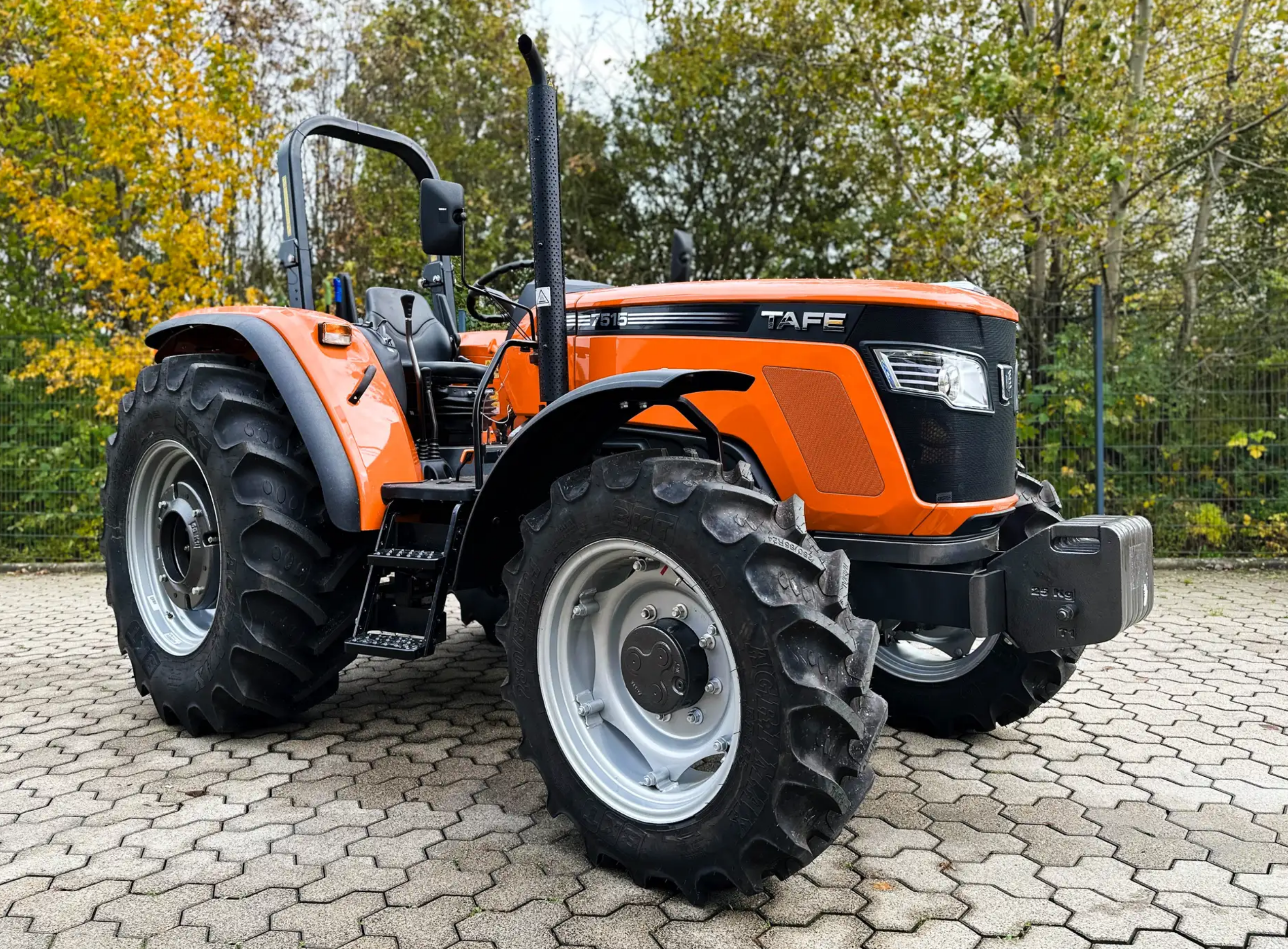 Tafe Allrad-Universalschlepper 7515 GE Grundmaschine mit AS-Bereifung